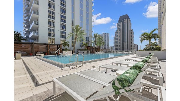 Ascent St. Petersburg apartments in ST Petersburg FL