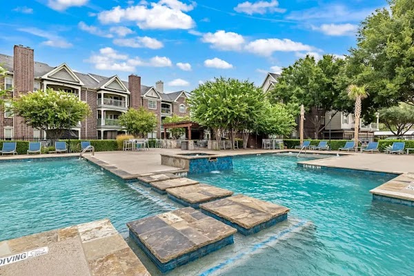 Marquis at Silver Oaks apartments in Grapevine TX