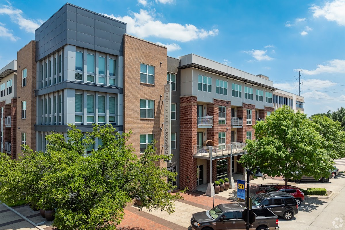 Oaks 5th Street Crossing At City Center apartments in Garland TX