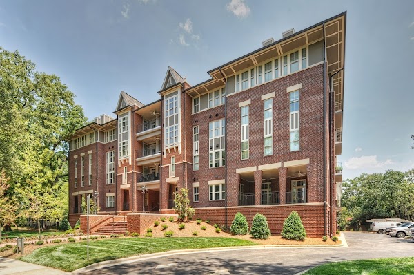 2100 Queens apartments in Charlotte NC