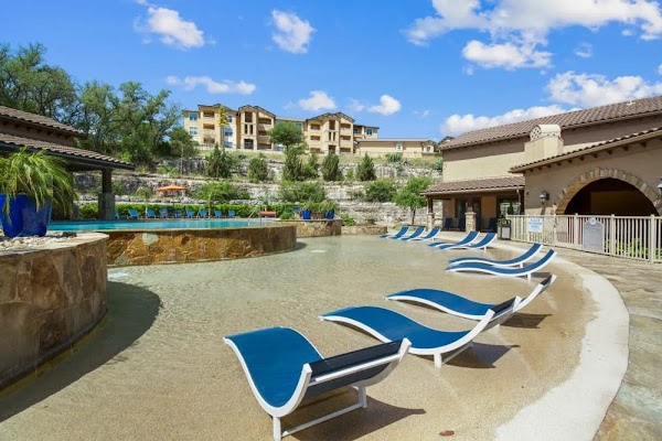 Marquis on Evans apartments in San Antonio TX