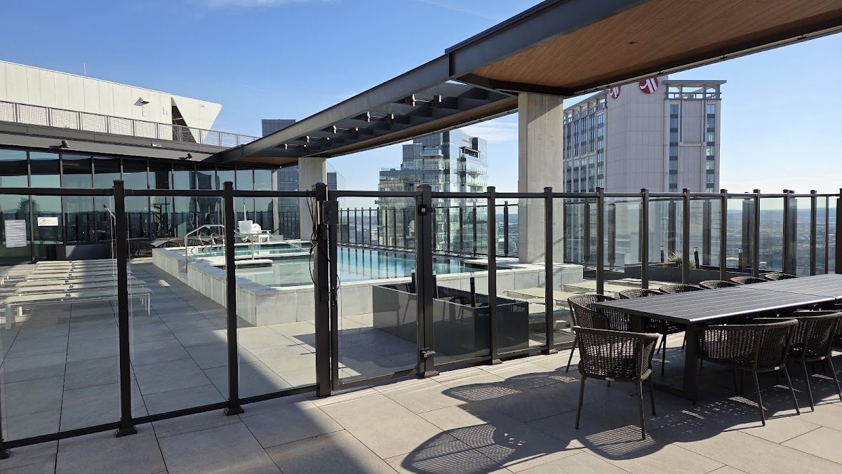 Avalon 555 President apartments in Baltimore MD