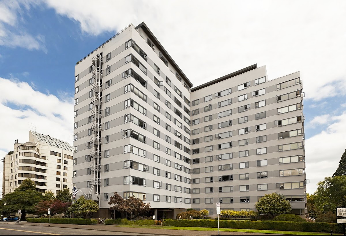Home (Vista St. Clair apartments in Portland OR