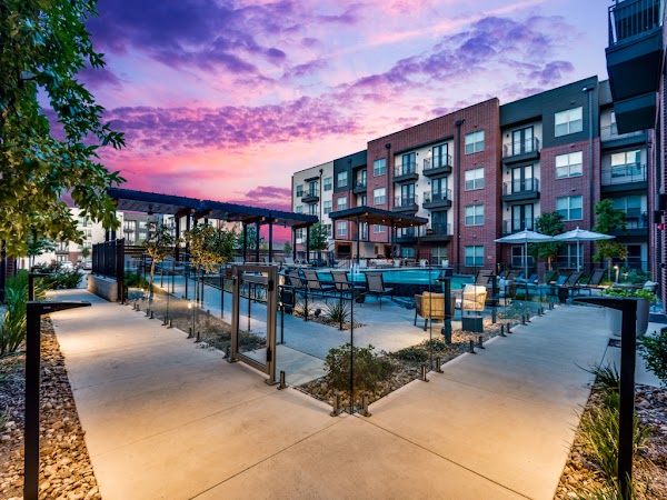 Lenox Cooper apartments in Arlington TX