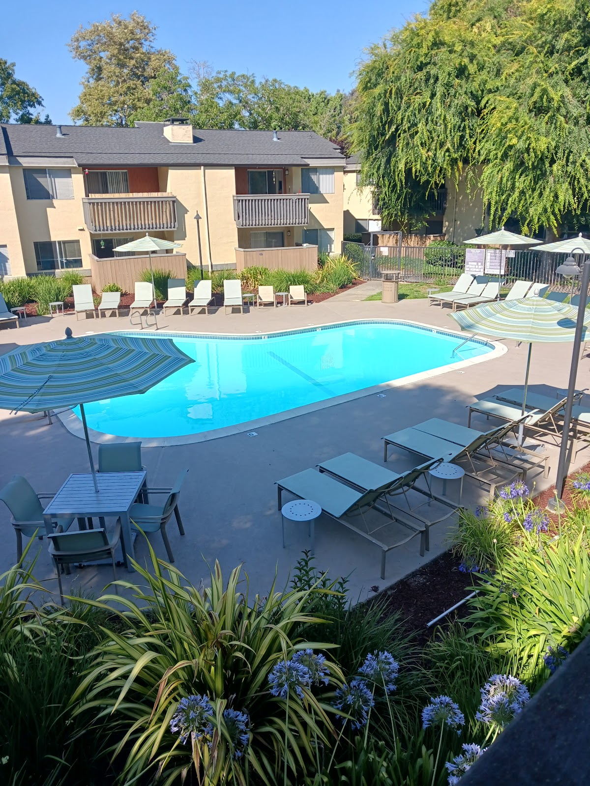 eaves Union City apartments in Fremont CA