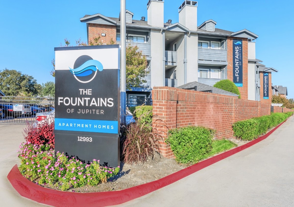 Fountains of Jupiter apartments in Garland TX