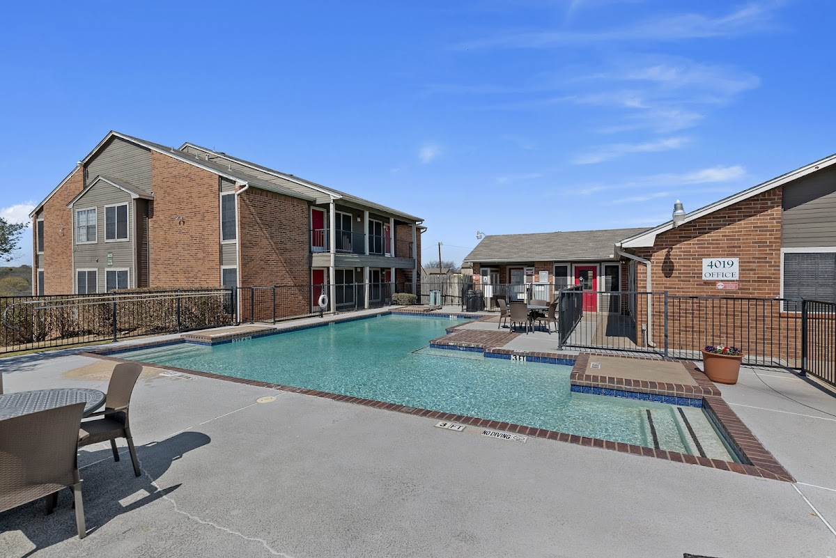 Parkwood Square Estates apartments in Arlington TX