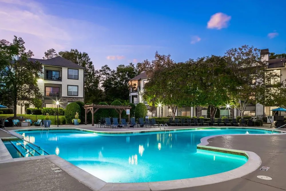 Marquis Carmel Commons apartments in Charlotte NC