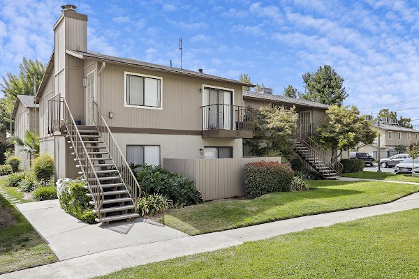 Sandalwood Gardens apartments in Fresno CA