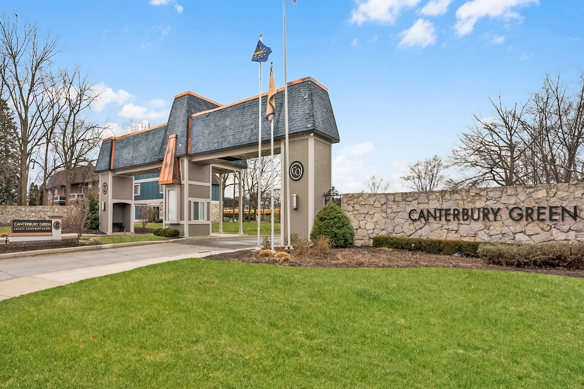 Canterbury Green apartments in Fort Wayne IN