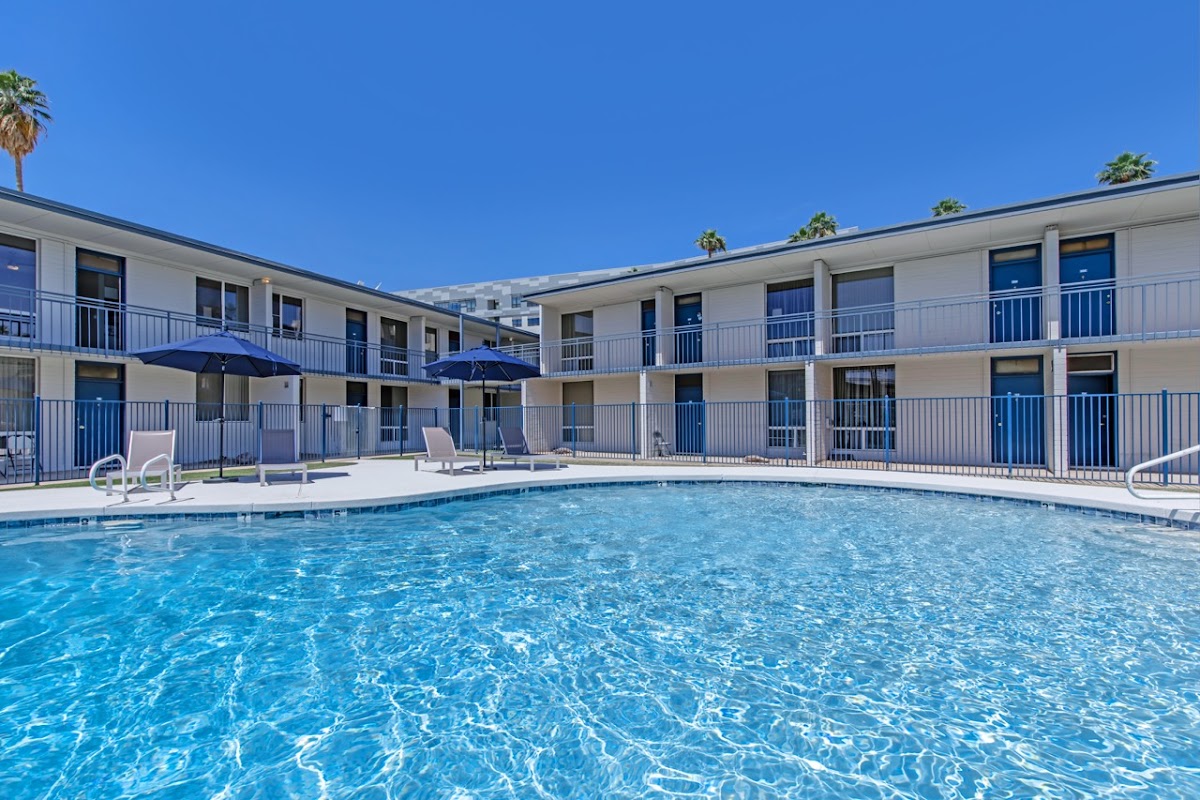 Rise at the Retreat apartments in Phoenix AZ