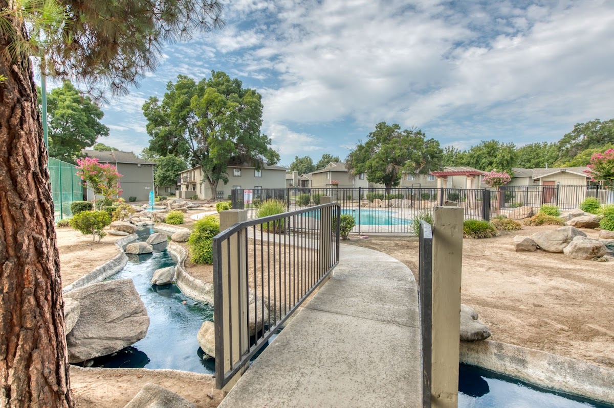 The Landing at Fancher Creek apartments in Fresno CA