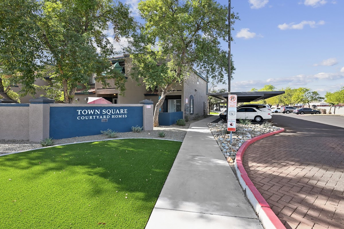 Town Square Courtyard Homes apartments in Glendale AZ