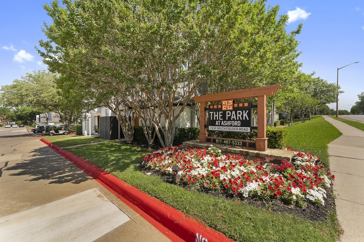 Park at Ashford Townhomes apartments in Arlington TX