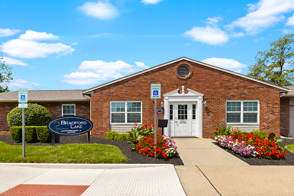 Bradford Lake apartments in Greenwood, IN