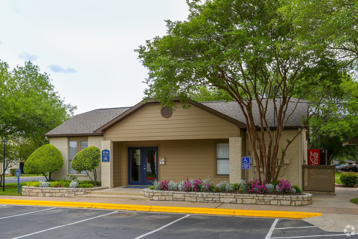Georgetown Park apartments in Georgetown, TX