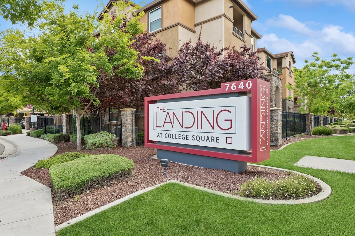 The Landing at College Square apartments in Elk Grove CA