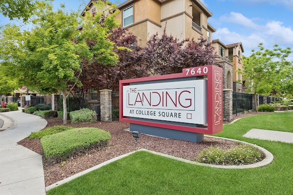 The Landing at College Square apartments in Elk Grove CA