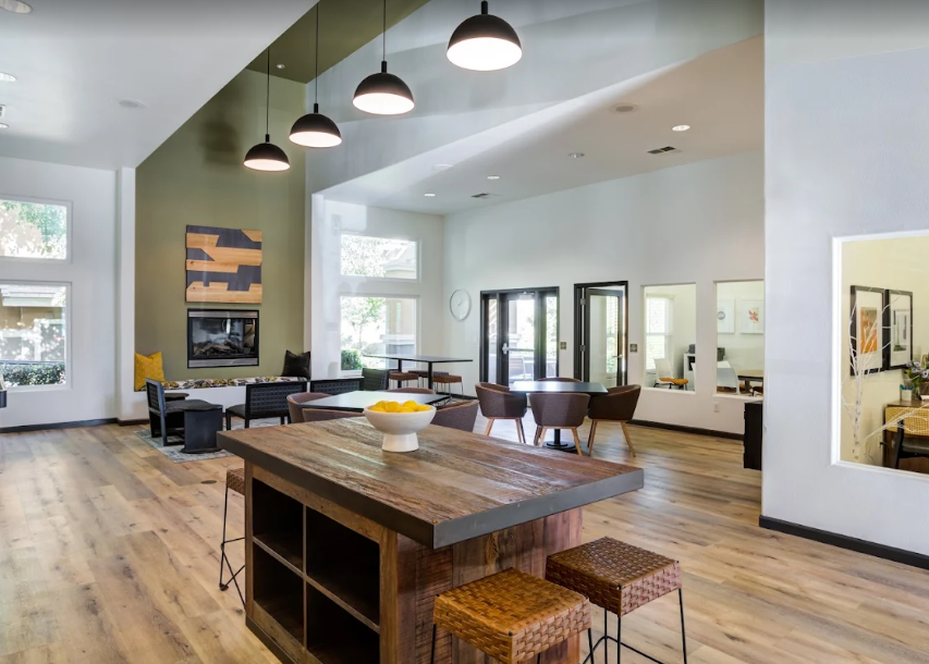 HIGHLAND BY VINTAGE apartments in Roseville CA