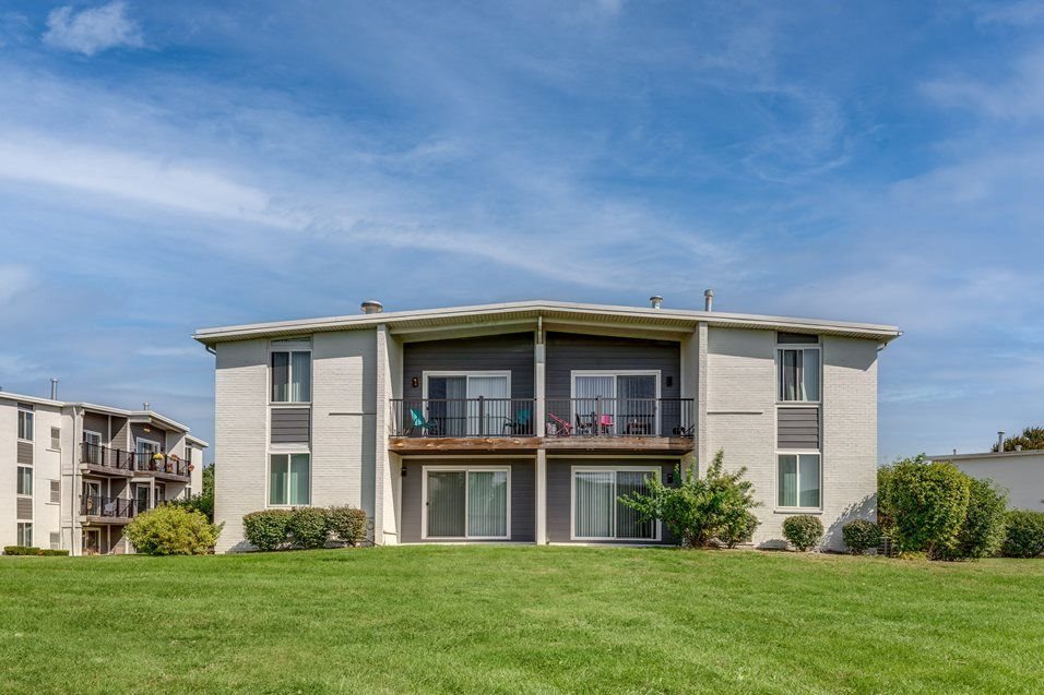 Ridgeline at Canton apartments in Livonia MI