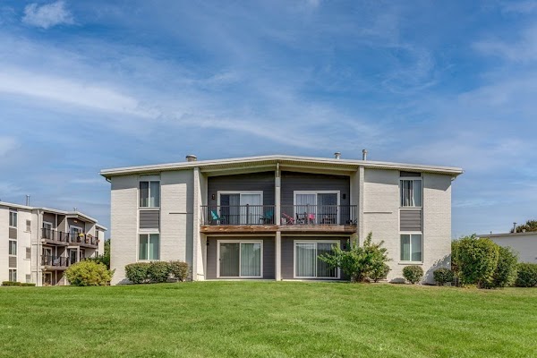 Ridgeline at Canton apartments in Livonia MI