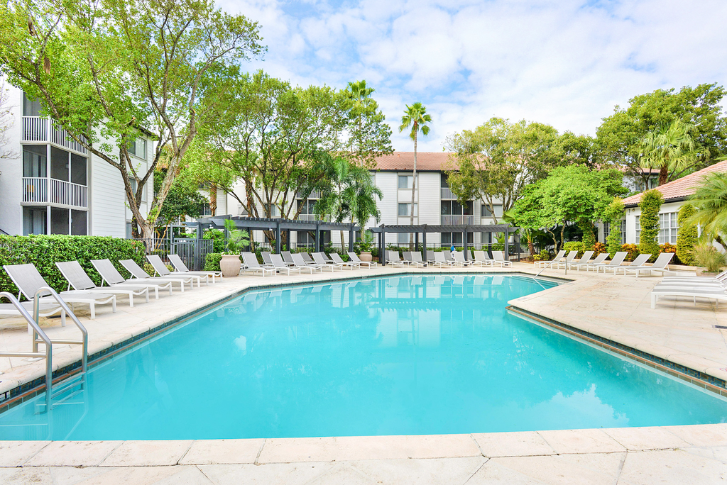 Sabal Pointe apartments in Coral Springs FL