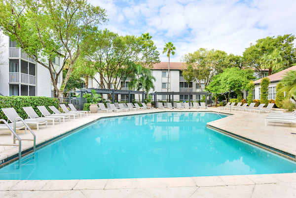 Sabal Pointe apartments in Coral Springs FL