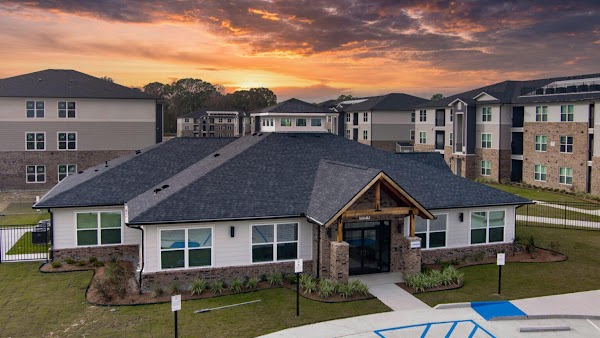 Drake's Landing apartments in Baton Rouge LA