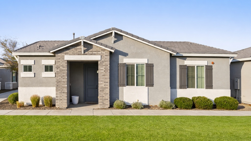 The Farmhouse on Estrella apartments in Goodyear, AZ