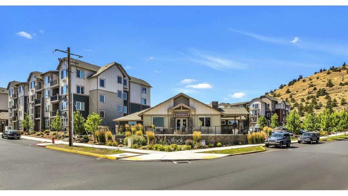 Outlook at Pilot Butte apartments in Bend, OR