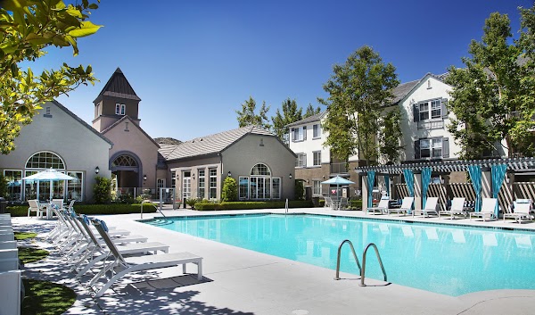 Parc Chateaux apartments in Santa Clarita CA