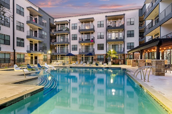 Reserve at the Arboretum apartments in Austin, TX
