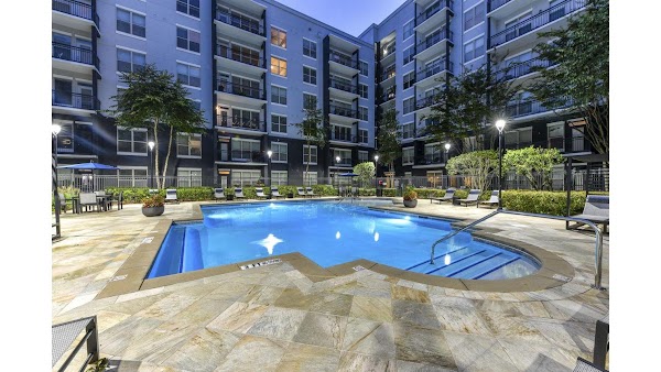Peachtree Dunwoody Place apartments in Sandy Springs GA