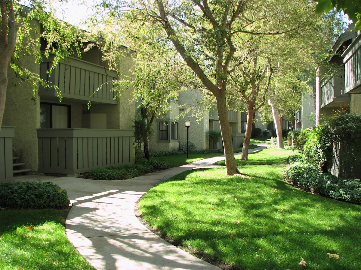 Artisan Oaks apartments in Santa Clarita CA
