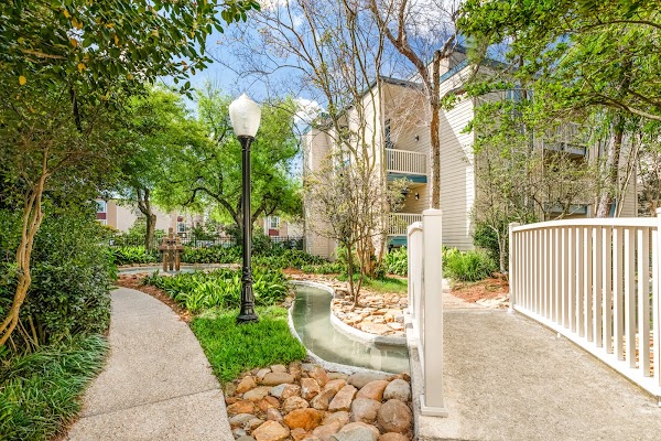 Windmill Creek South apartments in Metairie, LA