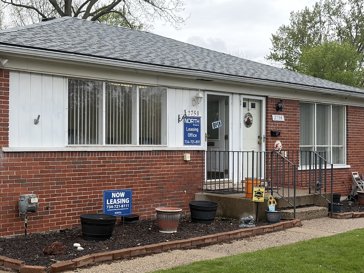 Oak Village apartments in Westland MI