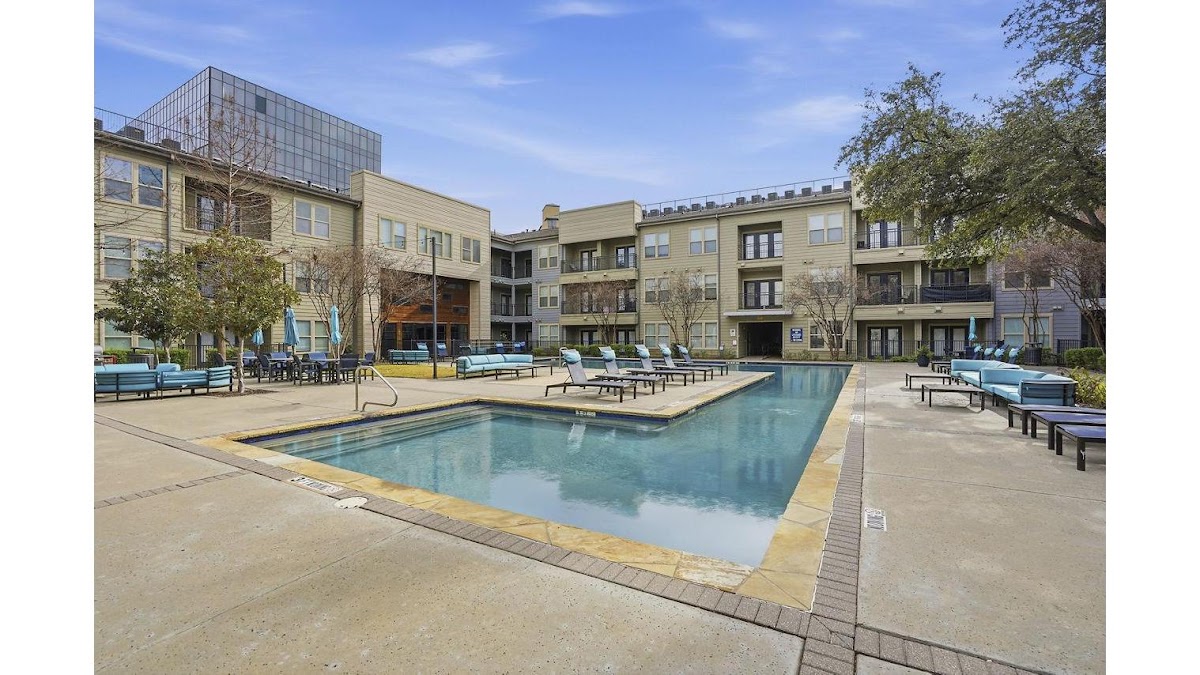 Sola Galleria apartments in Carrollton TX