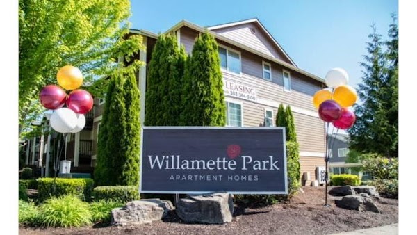 Willamette Park apartments in Salem OR