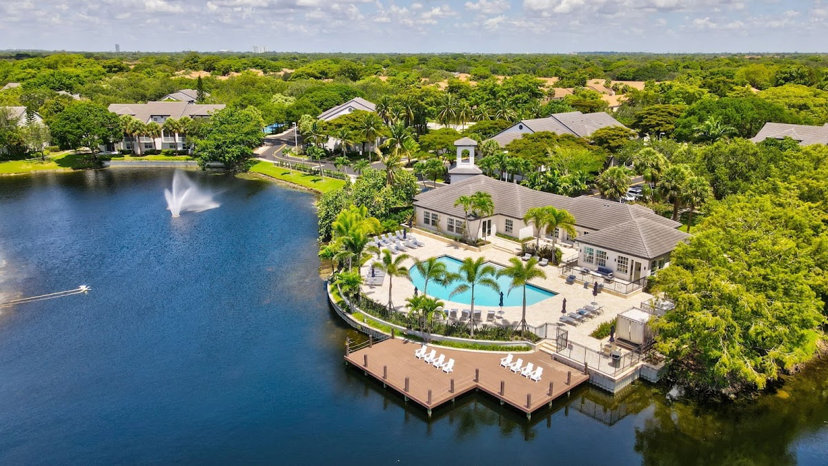 St. Tropez Luxury Townhomes & Villas apartments in Sunrise FL