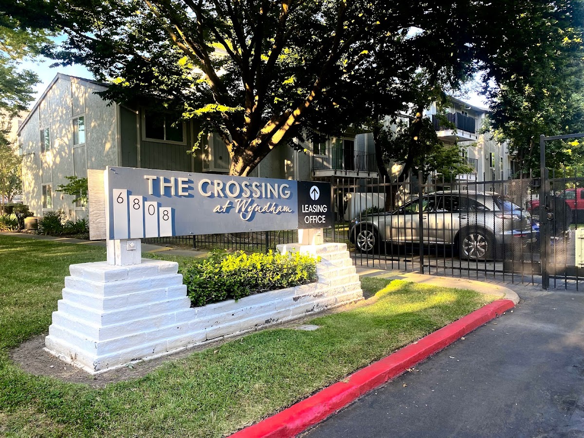 The Crossing At Wyndham apartments in Elk Grove CA