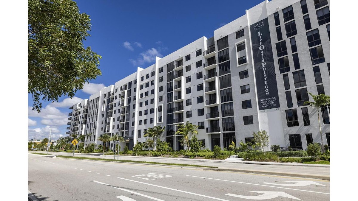 Oasis Pointe apartments in Hollywood FL