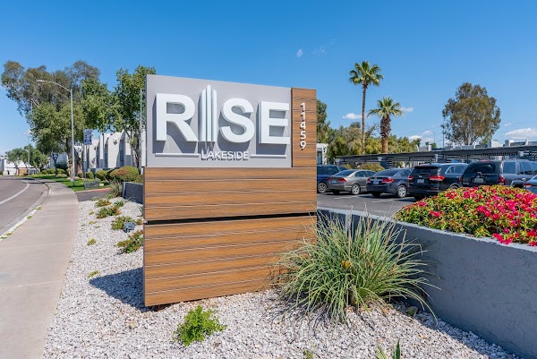 Rise Lakeside apartments in Phoenix AZ