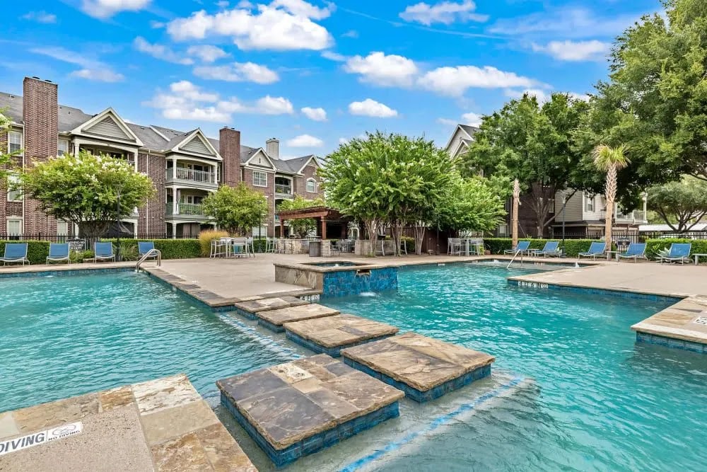 Marquis at Silver Oaks apartments in Grapevine TX