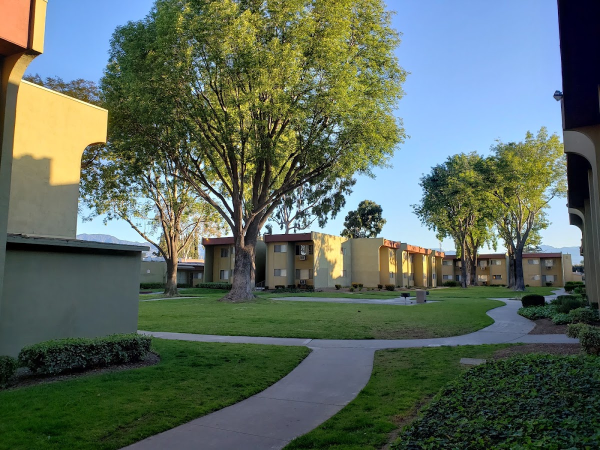 CAMERON PARK apartments in West Covina CA