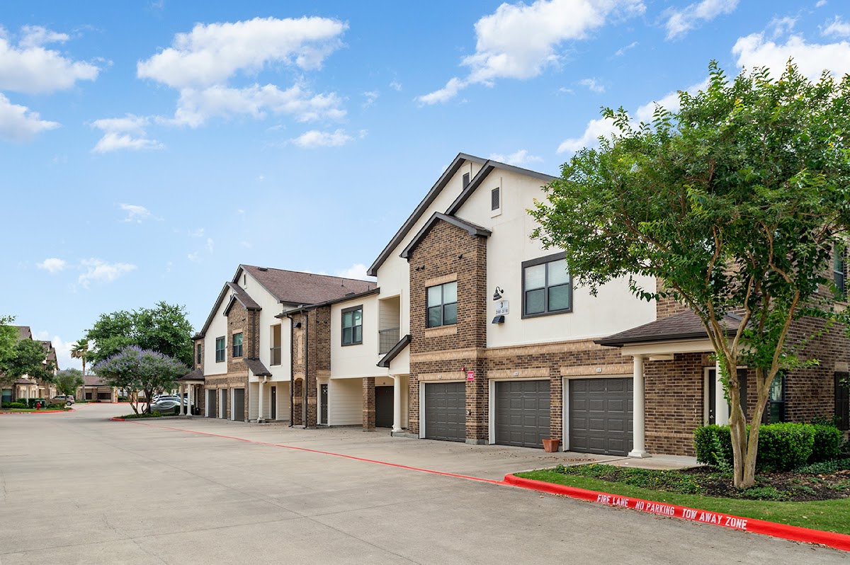 Cortland Sugar Land apartments in Richmond, TX