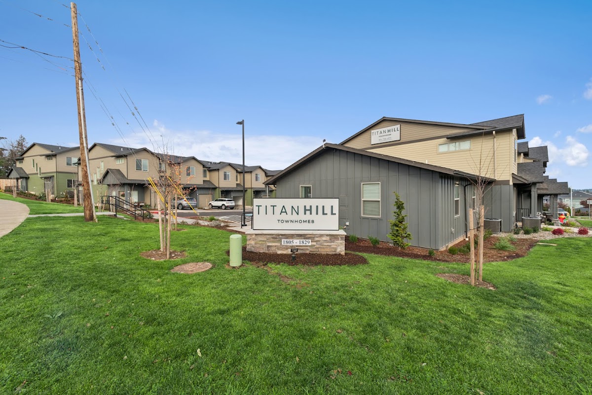 Titan Hill Townhomes apartments in Salem OR