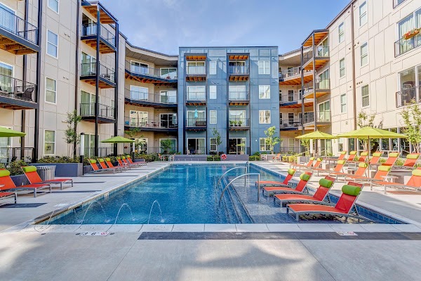 Artisan at Twickenham Square apartments in Huntsville, AL