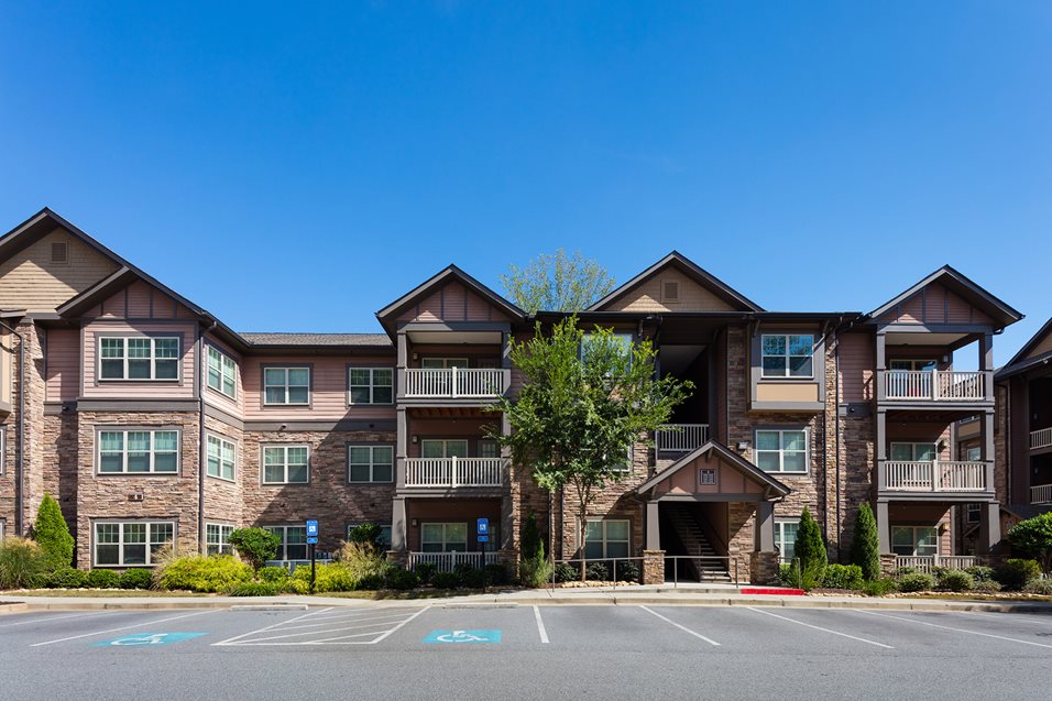 The Oaks at Johns Creek apartments in Johns Creek GA