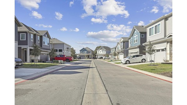 The Oaks on Chisholm Trail apartments in Round Rock TX