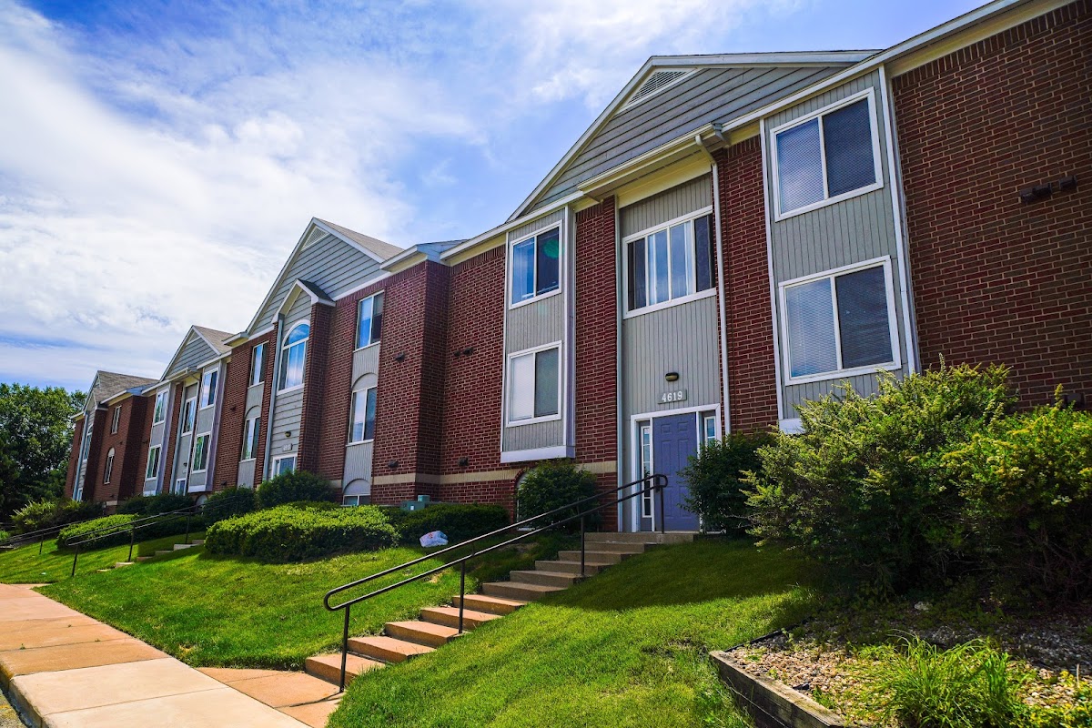 Foxwood and The Hermitage apartments in Kalamazoo MI